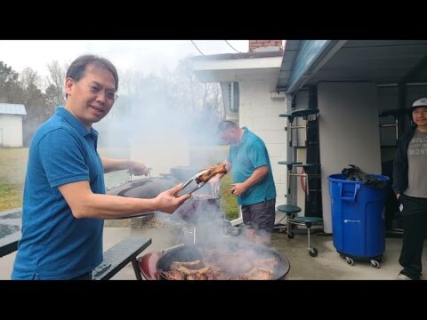 Victory Hmong Alliance Church cov tuav dejnum 2021 sib raug zoo xaus xyoo.