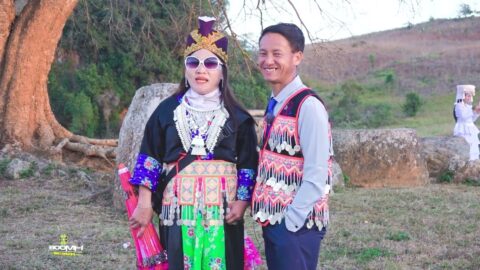 Kwv txhiaj nkauj hmoob nyob twg tuaj coj tsom iav dub nciab liab ploog by Yias Thoj thiab Maiv Xyooj