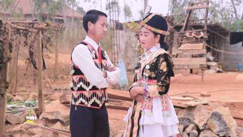 Kwv txhiaj wb tsis yog nkauj swm nraug siav by Yias Thoj thiab Maiv kawm Xyooj