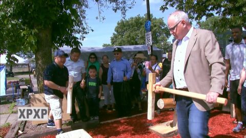 3HMONGTV | Governor Tim Walz tuav ncuav thiab tuav cos - Hmongtown Marketplace celebration 2019.
